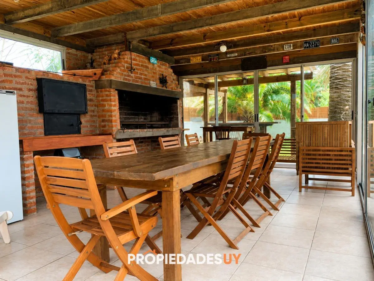 Espectacular Casa de 6 Dormitorios, Piscina y Barbacoa en la Península de Punta del Este 3
