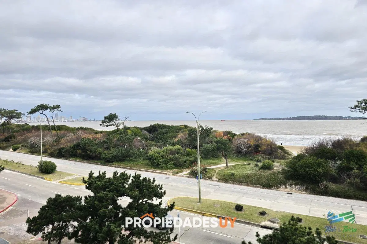 Edificio de 3 dormitorios en Punta del Este primera línea Mansa 5