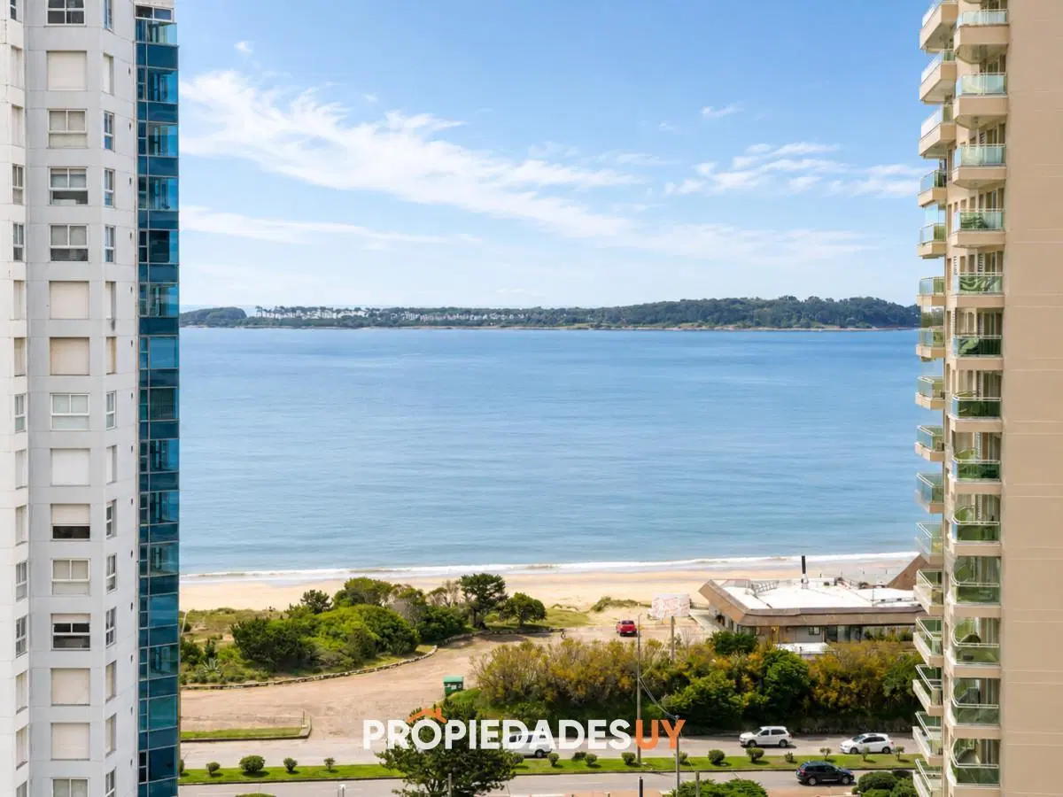 Venta de Excelente Apartamento de 3 Dormitorios con Vista al Mar, Playa Mansa, Punta del Este 4
