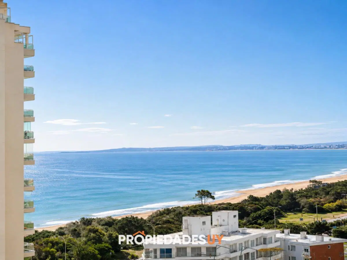 Venta de Excelente Apartamento de 3 Dormitorios con Vista al Mar, Playa Mansa, Punta del Este 1