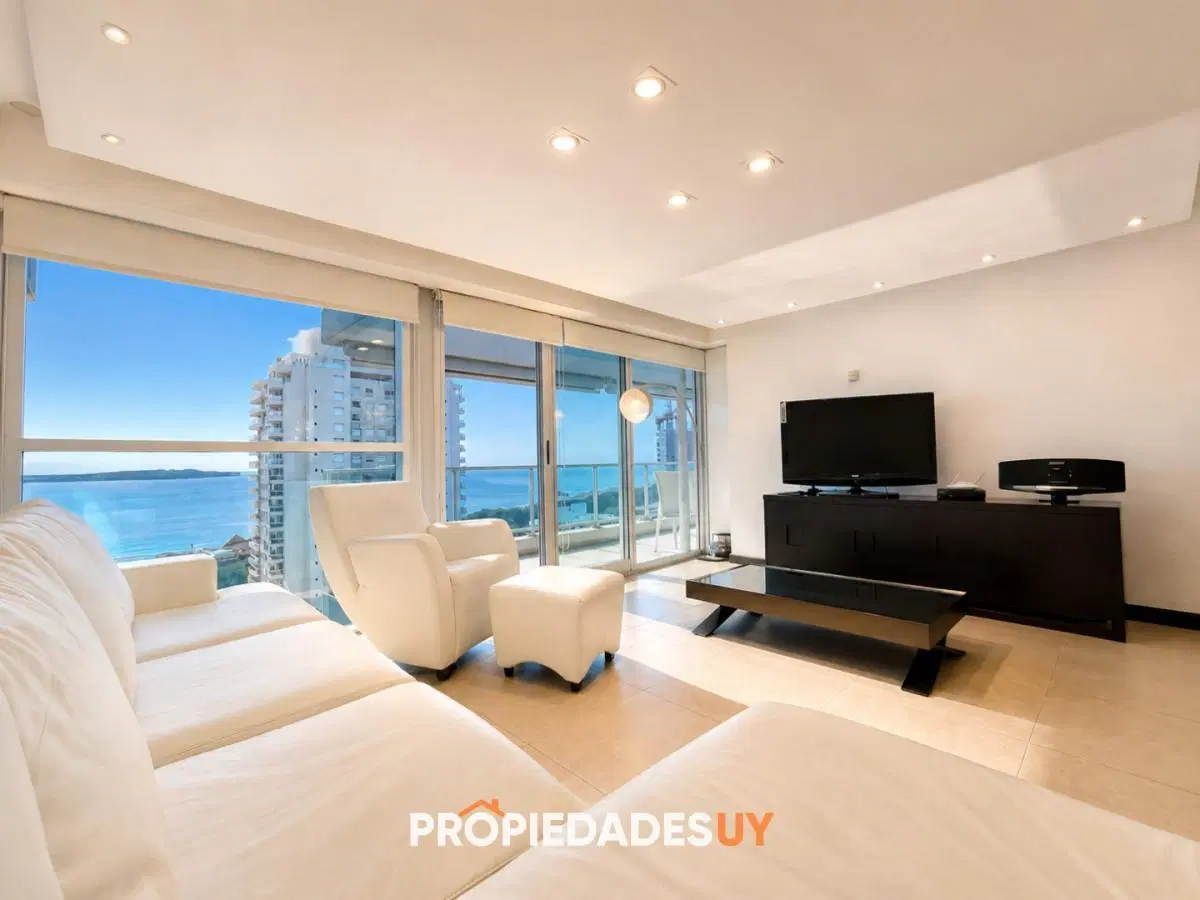 Venta de Excelente Apartamento de 3 Dormitorios con Vista al Mar, Playa Mansa, Punta del Este 3