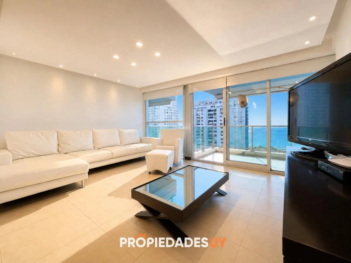 Venta de Excelente Apartamento de 3 Dormitorios con Vista al Mar, Playa Mansa, Punta del Este 2