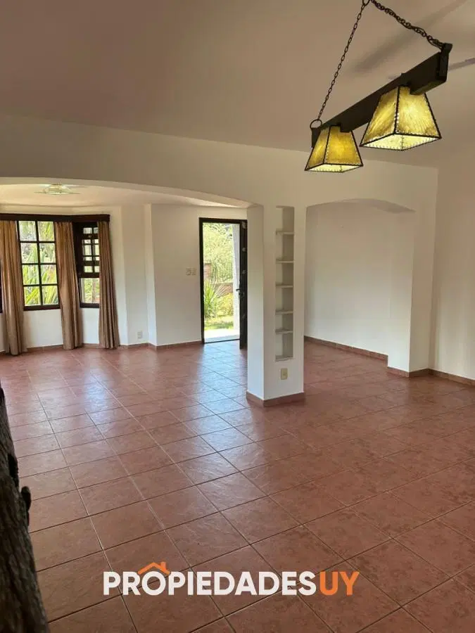OPORTUNIDAD EN BARRIO CANTEGRIL . VENDO CASA DE 3 DORM. Y 3 BAÑOS EN ZONA DE COLEGIOS, FACULTADES Y 2