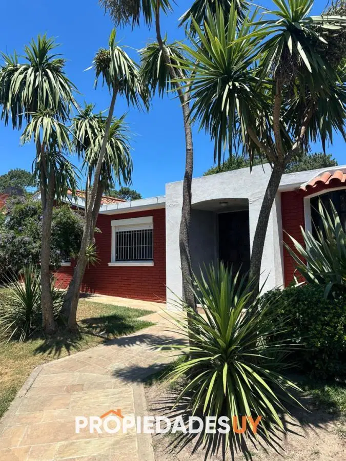 OPORTUNIDAD EN BARRIO CANTEGRIL . VENDO CASA DE 3 DORM. Y 3 BAÑOS EN ZONA DE COLEGIOS, FACULTADES Y 8