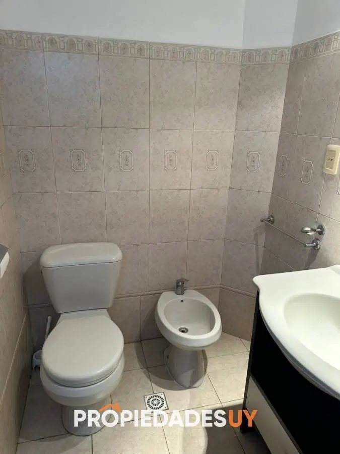 OPORTUNIDAD EN BARRIO CANTEGRIL . VENDO CASA DE 3 DORM. Y 3 BAÑOS EN ZONA DE COLEGIOS, FACULTADES Y 3
