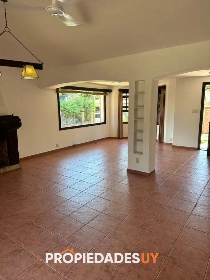 OPORTUNIDAD EN BARRIO CANTEGRIL . VENDO CASA DE 3 DORM. Y 3 BAÑOS EN ZONA DE COLEGIOS, FACULTADES Y 1