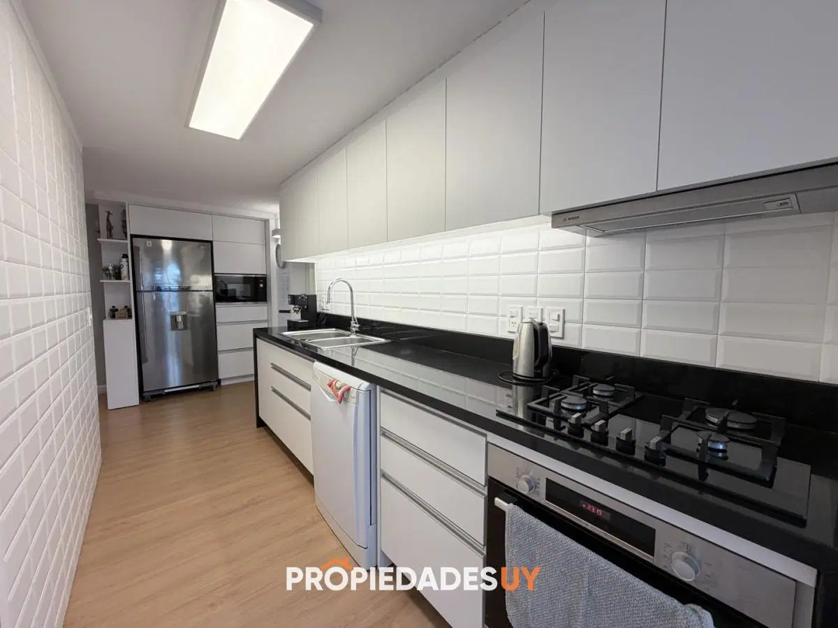 Apartamento en venta de 4 dormitorios con vista al mar en Lincoln Center Mansa Punta del Este 8