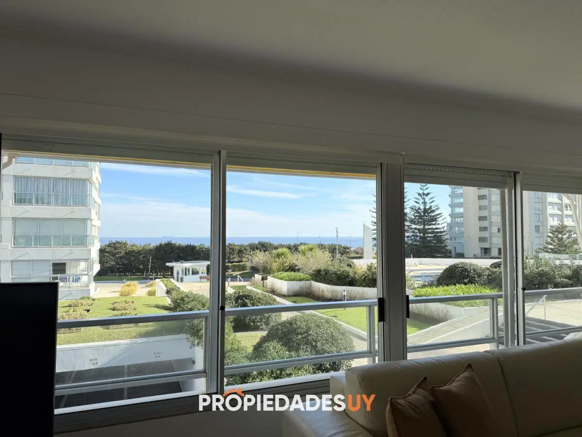 Apartamento en venta de 4 dormitorios con vista al mar en Lincoln Center Mansa Punta del Este 2