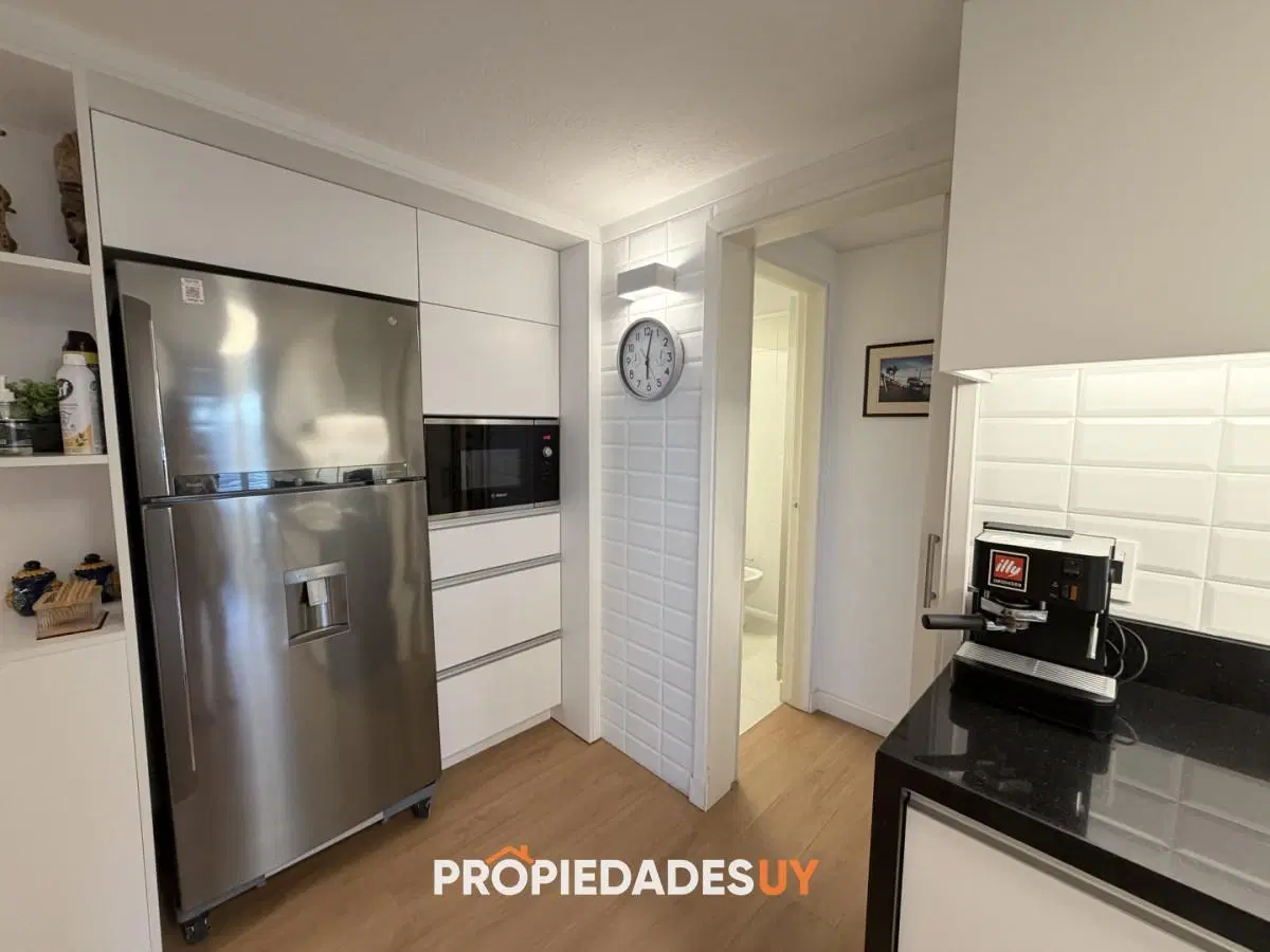 Apartamento en venta de 4 dormitorios con vista al mar en Lincoln Center Mansa Punta del Este 4