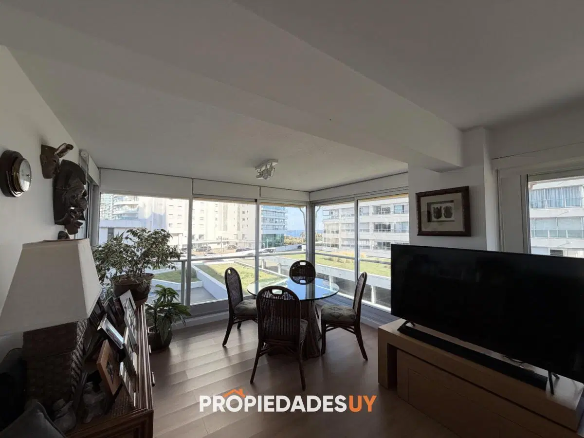 Apartamento en venta de 4 dormitorios con vista al mar en Lincoln Center Mansa Punta del Este 3