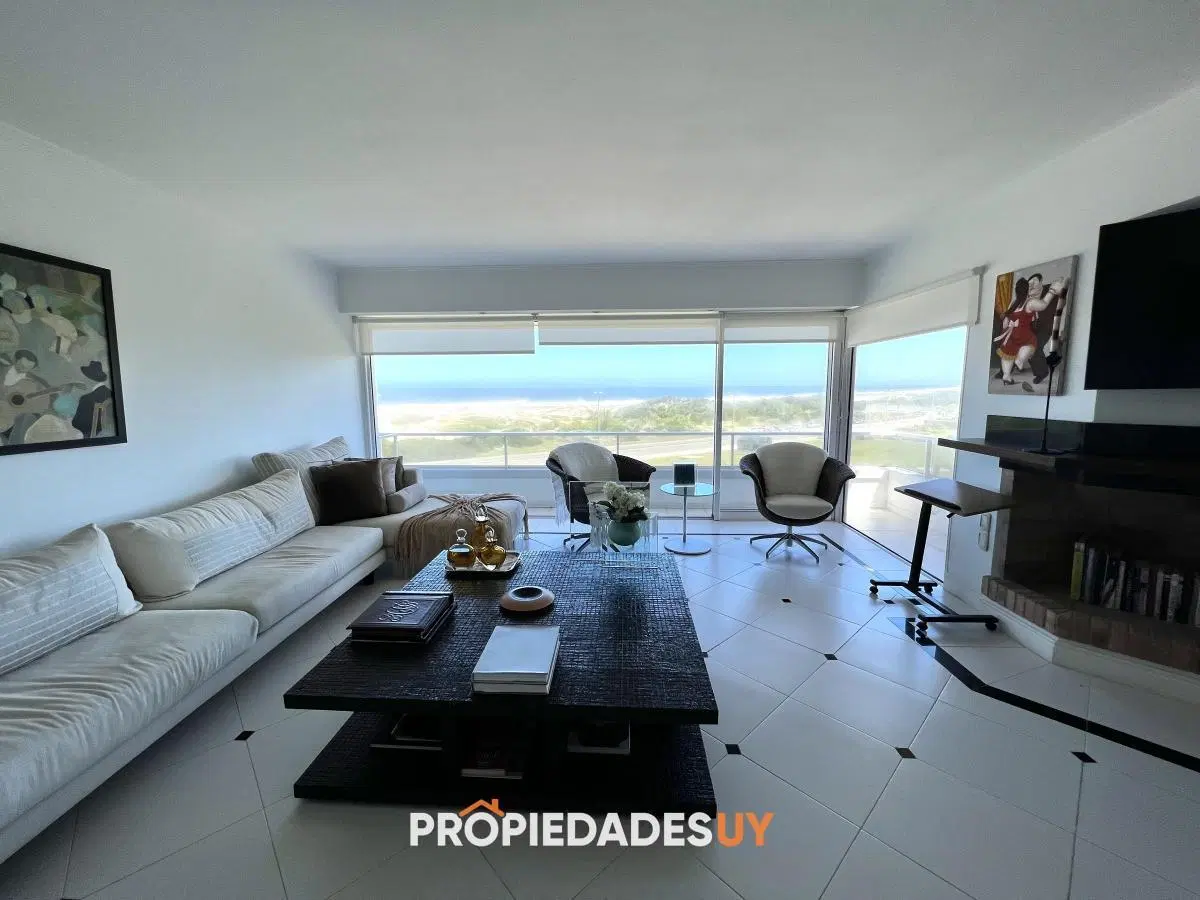 Pent house frente al mar en playa Brava en venta o alquiler de verano 1