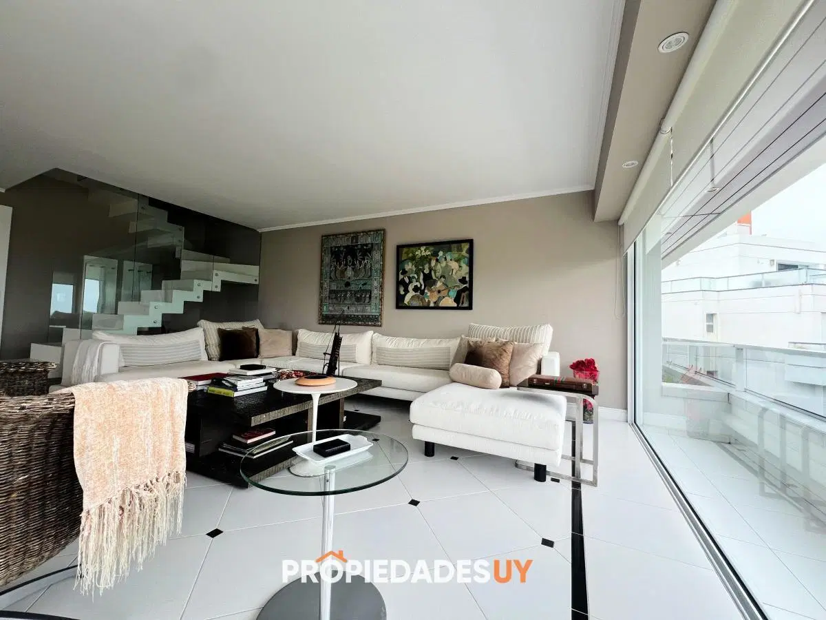 Pent house frente al mar en playa Brava en venta o alquiler de verano 2