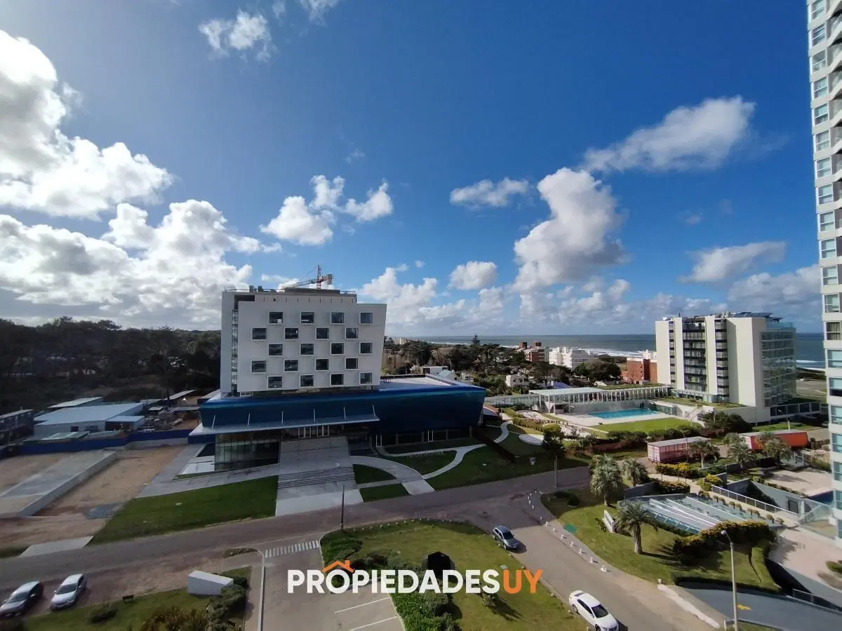 Apartamento en alquiler, zona Playa brava 3