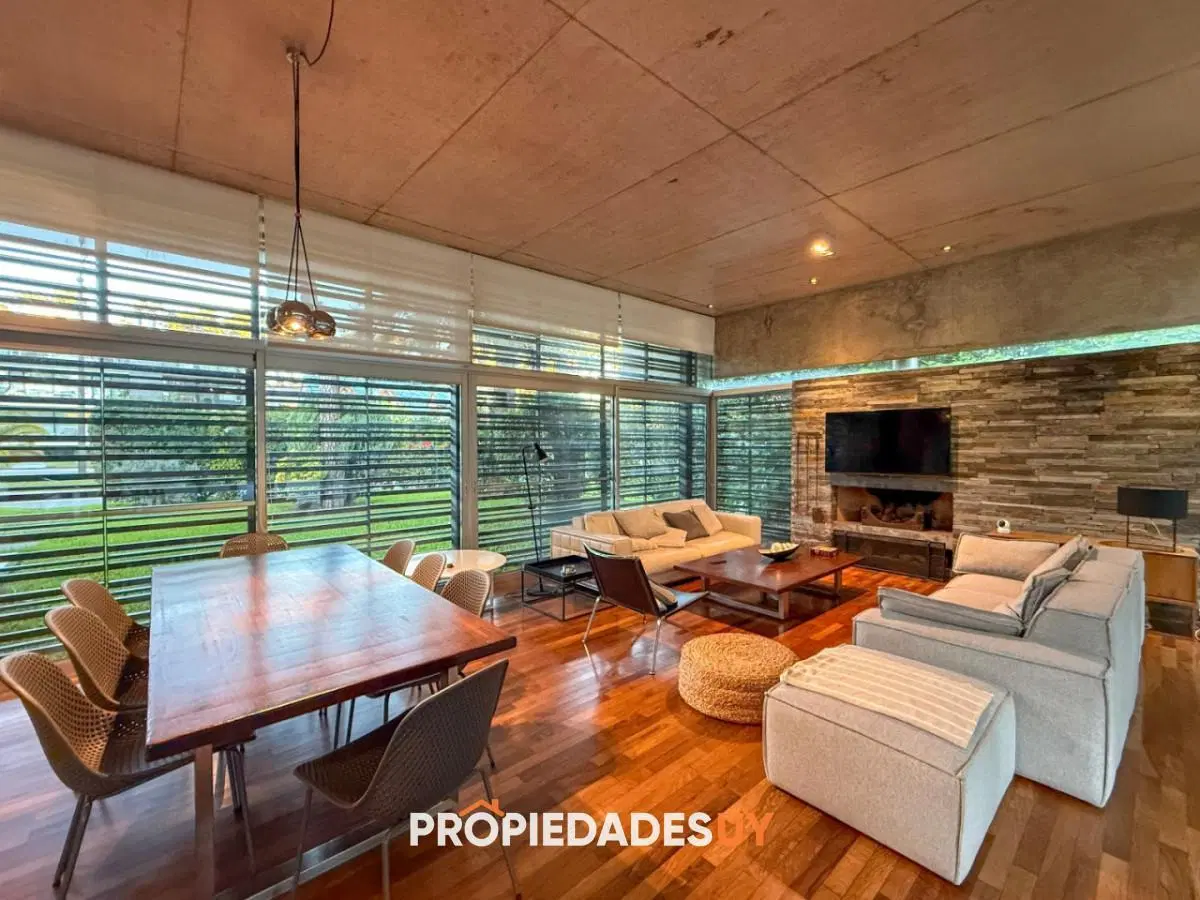 Casa en venta en playa mansa a metros del mar 3