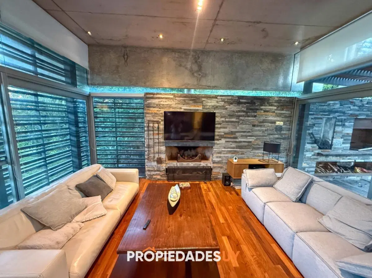 Casa en venta en playa mansa a metros del mar 2