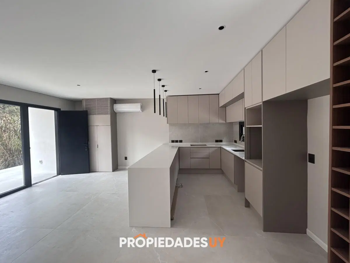 Venta casa en Club del lago Punta Ballena 1