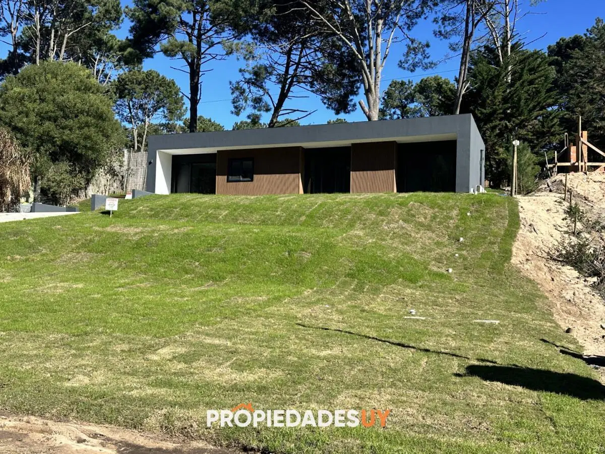 Venta casa en Club del lago Punta Ballena 3