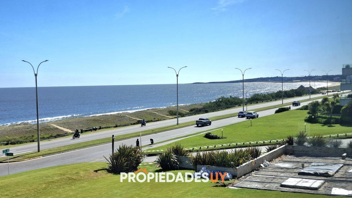 Foto de Excepcional planta en primera linea mansa, imagen 3