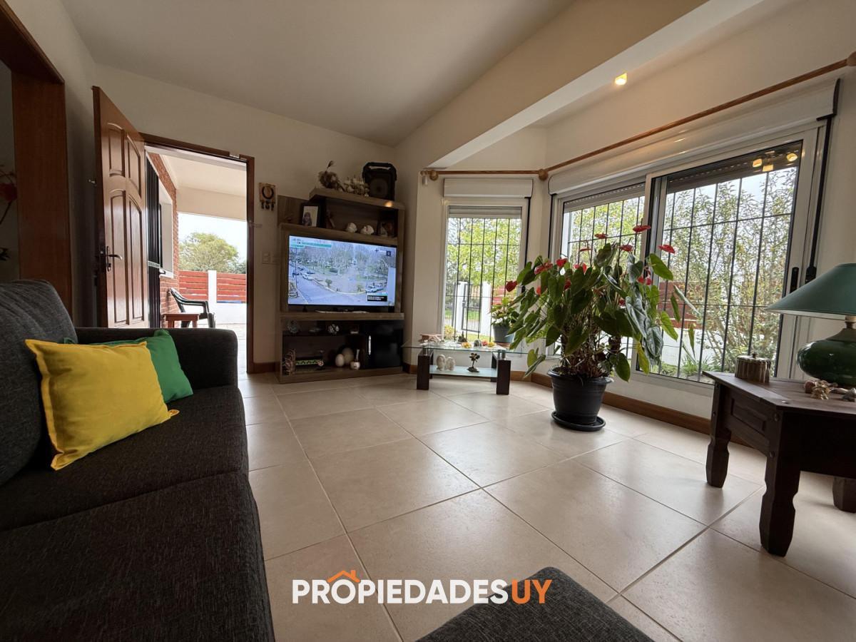 Foto de Casa de 3 dormitorios a la venta en Pinares - Playa Mansa, imagen 2