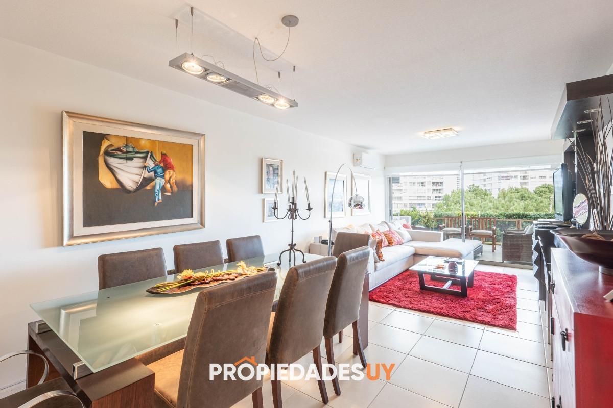 Foto de Apartamento en Venta 3 Dormitorios con Parrillero - Playa Mansa - Punta, imagen 3
