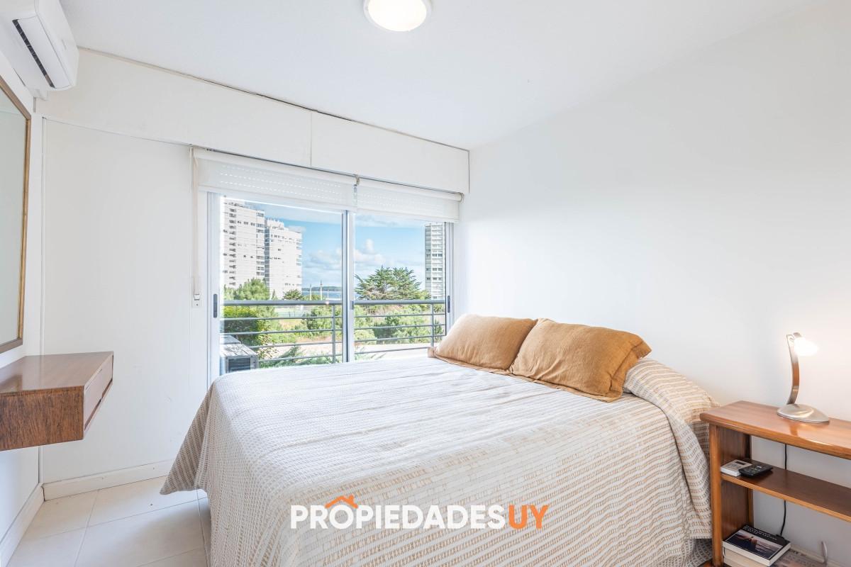 Foto de Apartamento en Venta 3 Dormitorios con Parrillero - Playa Mansa - Punta, imagen 2