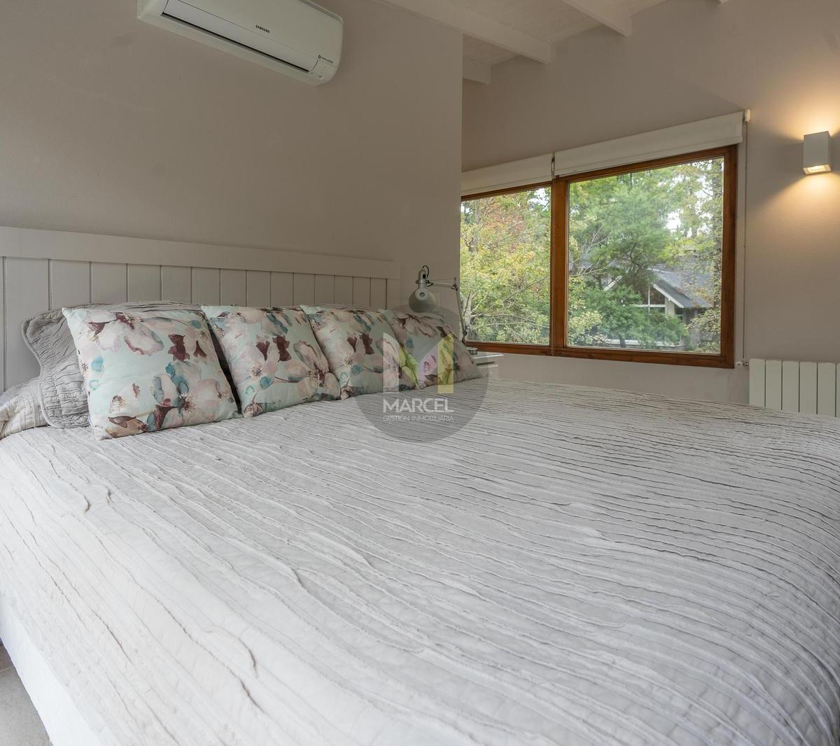 Foto de Casa en Venta 4 Ambientes Carilo, imagen 2