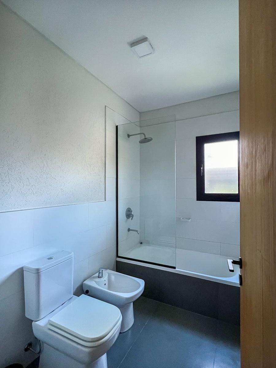 Casa en Venta 6 Ambientes Costa Esmeralda 4