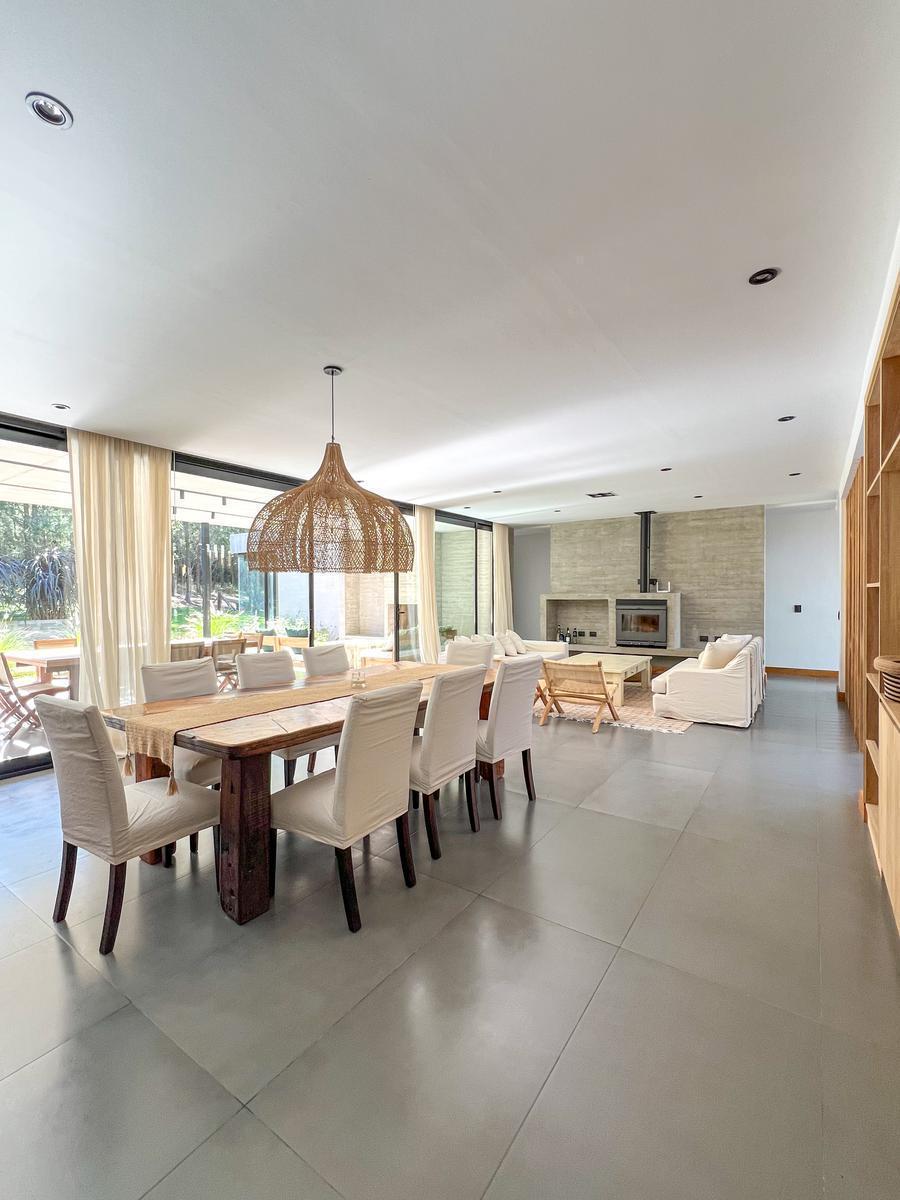 Casa en Venta 6 Ambientes Costa Esmeralda 3