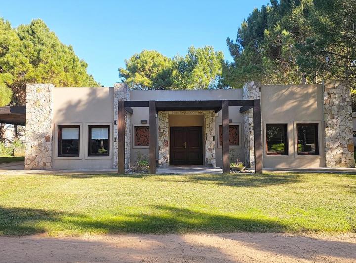 CASA EN VENTA LA HERRADURA PINAMAR