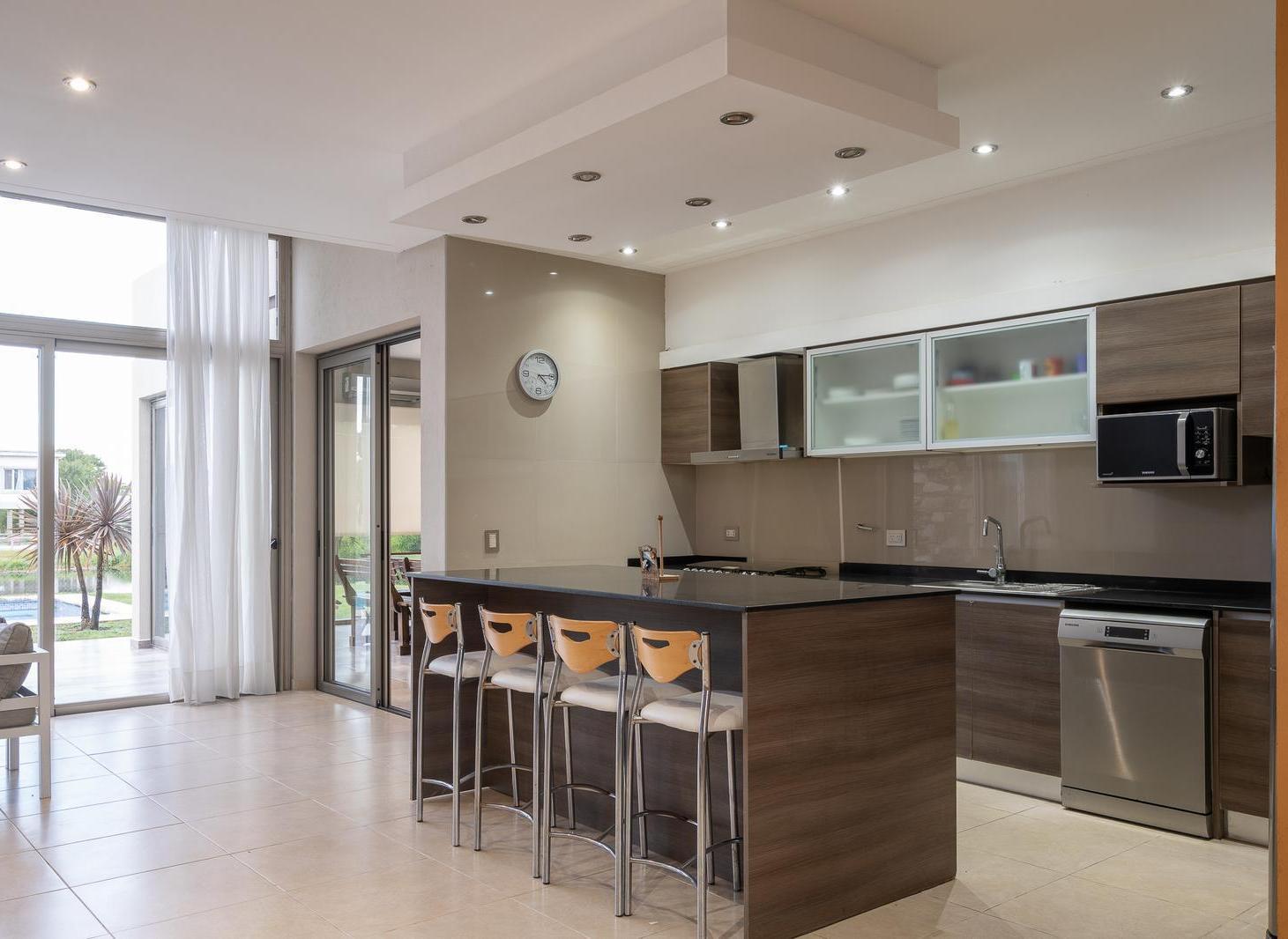 Foto de CASA EN VENTA BARRIO ECUESTRE COSTA ESMERALDA, imagen 4
