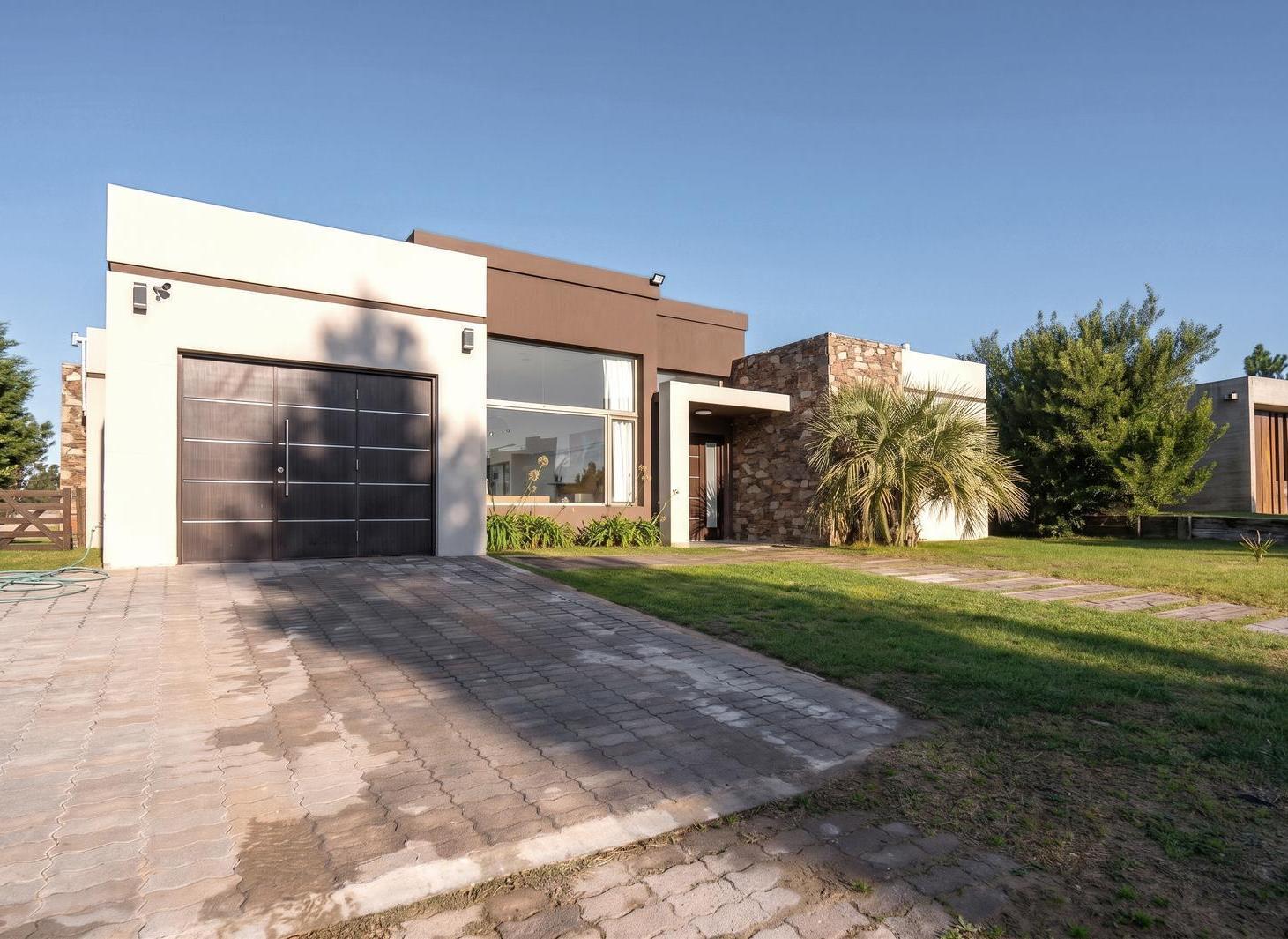 CASA EN VENTA BARRIO ECUESTRE COSTA ESMERALDA