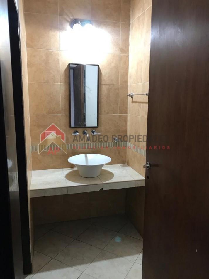 Excelente casa 3 amb con cochera y parque, ubicado en Cerrito al 1200, Lomas de Zamora