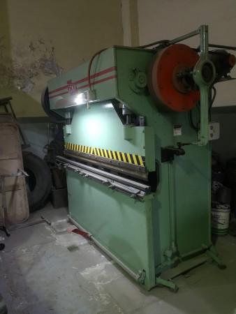 Importante Deposito con Oficinas, Ubicado en Presidente Peron 1762 Lomas de Zamora 5