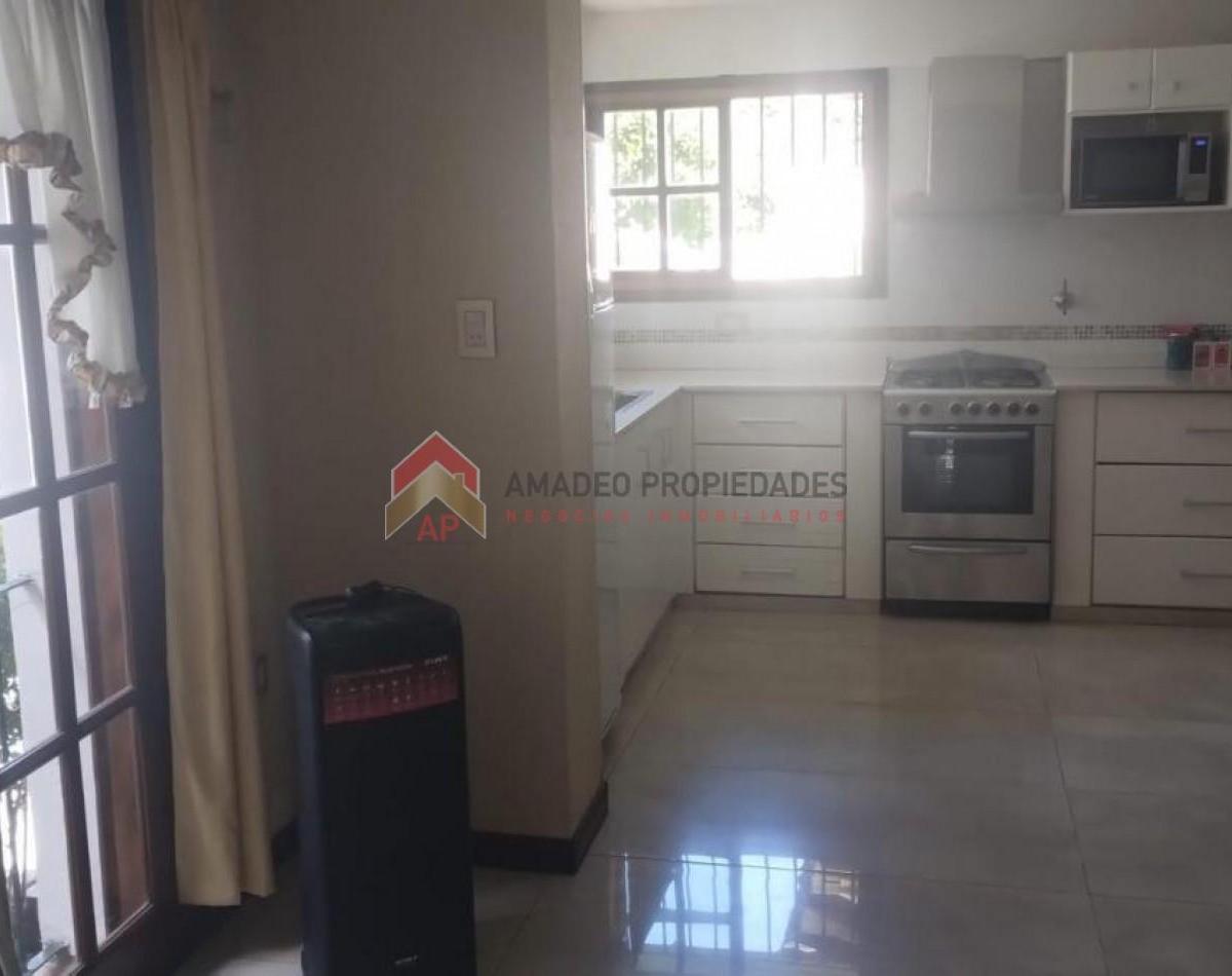 Foto de Chalet 6 amb con parque, pileta y garage, ubicado en Acevedo 1300, imagen 3