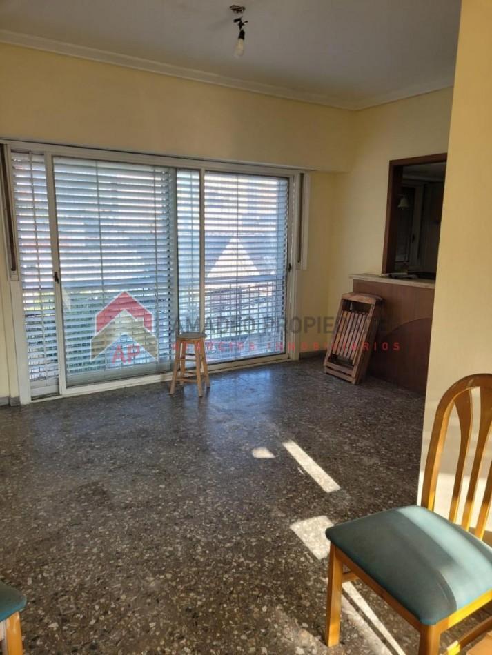Dpto semipiso 3 amb con balcon al frente, apto credito. Excelente ubicacion: 20 de Septiembre 2989,
