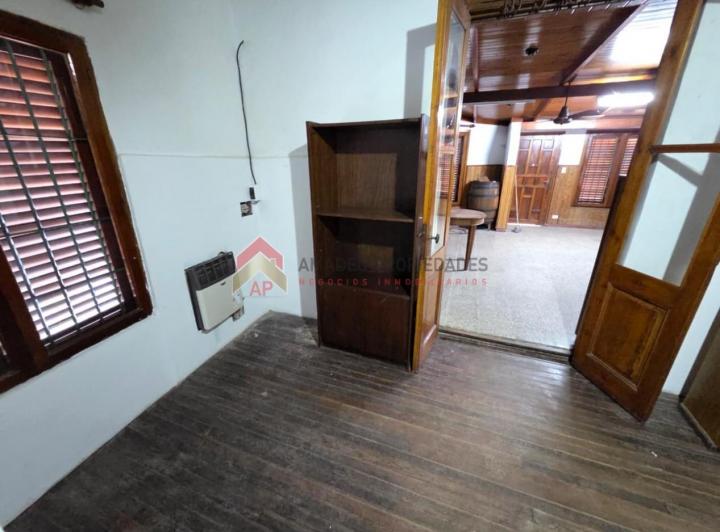 Casa 3 amb con terraza y cochera. Excelente ubicacion: Bernardo de Yrigoyen 196, Temperley 5
