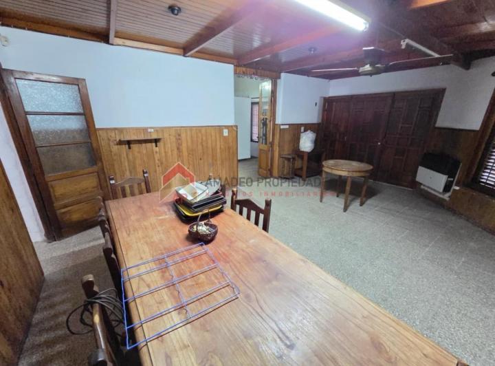 Casa 3 amb con terraza y cochera. Excelente ubicacion: Bernardo de Yrigoyen 196, Temperley 2