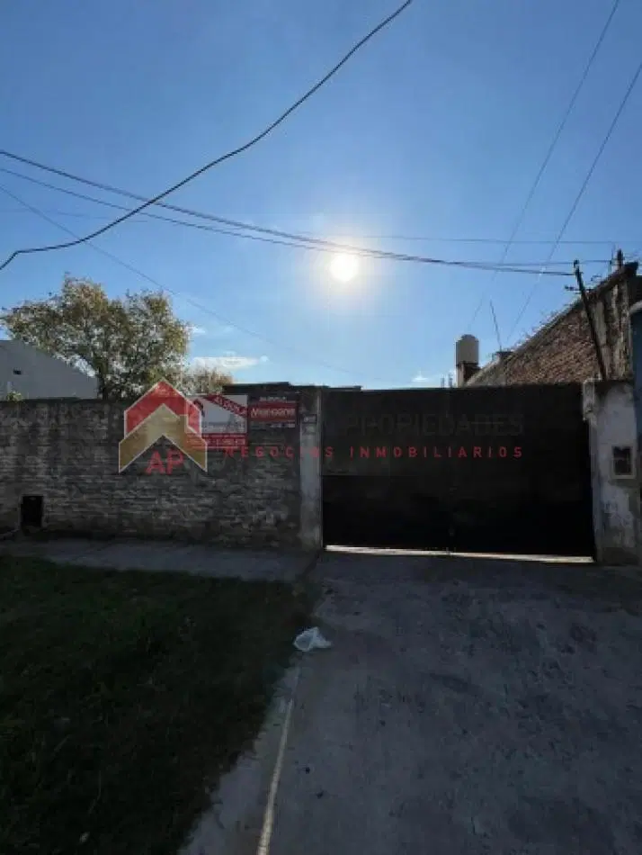 Deposito amplio, ubicado en Lamadrid 2448, Lomas de Zamora 1