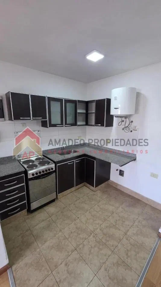 Impecable monoambiente amplio al frente en 2do piso. Excelente ubicacion: Chacabuco 80, Banfield 3
