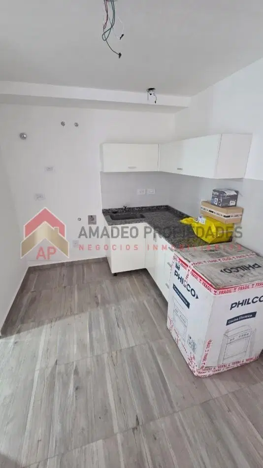 Moderno y luminoso monoamb a estrenar con patio propio en excelente ubicacion: Portela 275, Lomas de 3