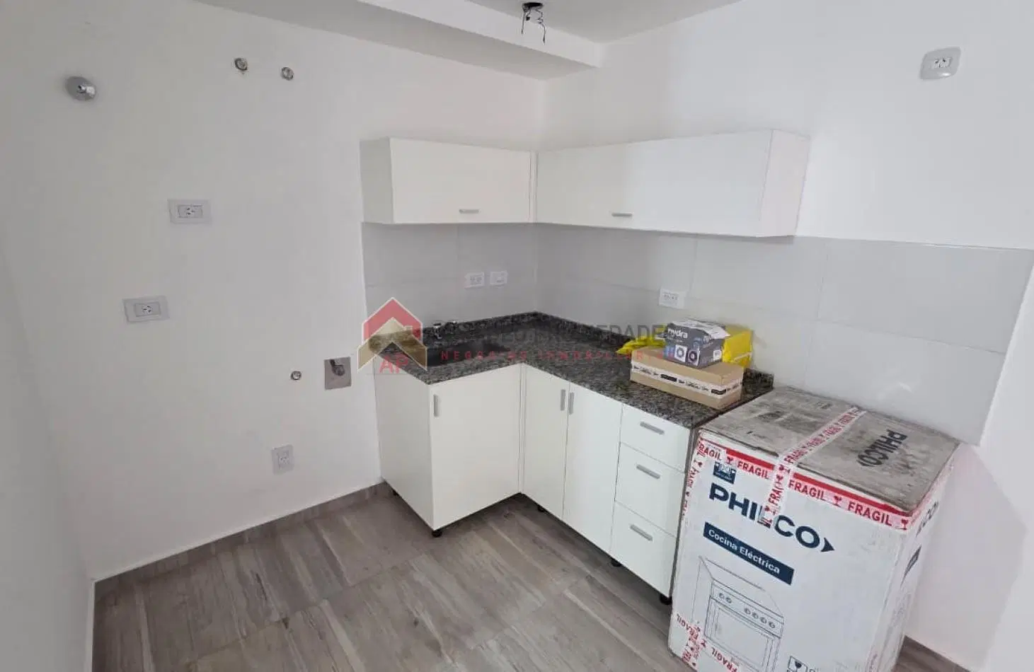 Moderno y luminoso monoamb a estrenar con patio propio en excelente ubicacion: Portela 275, Lomas de 4