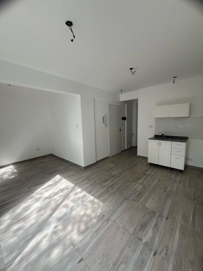 Dpto amb y medio a estrenar pb, fondo con patio y cochera. Ubicado en Gorriti 717, Lomas de Zamora