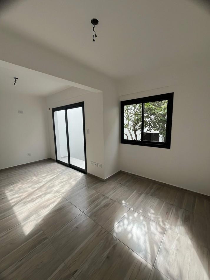 Foto de Dpto amb y medio a estrenar pb, fondo con patio y cochera. Ubicado en, imagen 1