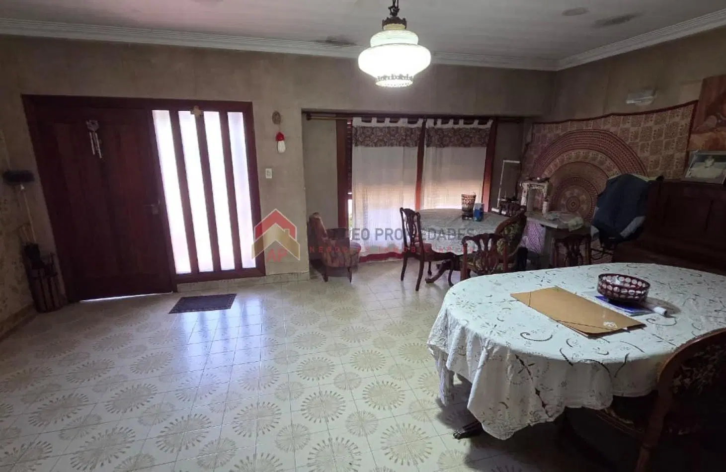Gran casa 5 amb con parque, quincho y cochera amplia. Excelente ubicacion: Gral. Jose de San Martin 1