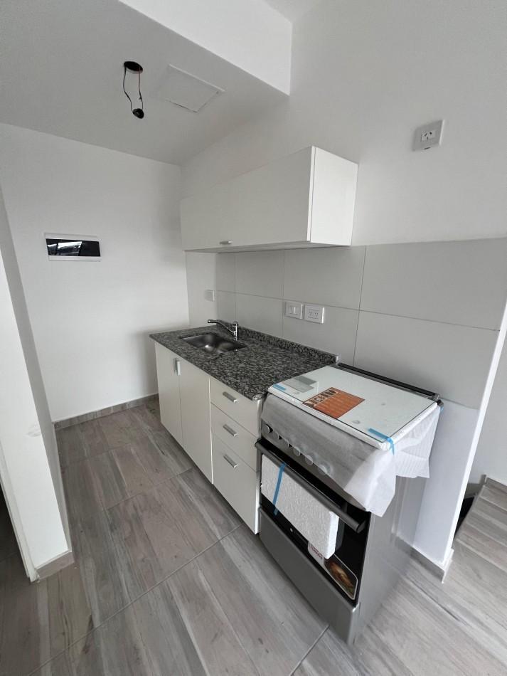 Foto de Duplex al frente a estrenar pb con patio y balcon. Ubicado en Hipolito, imagen 4