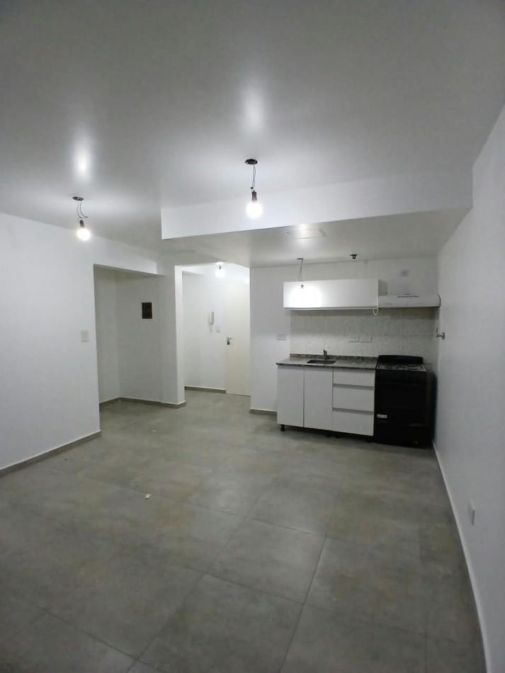 Foto de Dpto 2 amb con patio en pb. Apto credito. Excelente ubicacion: 25 de, imagen 3