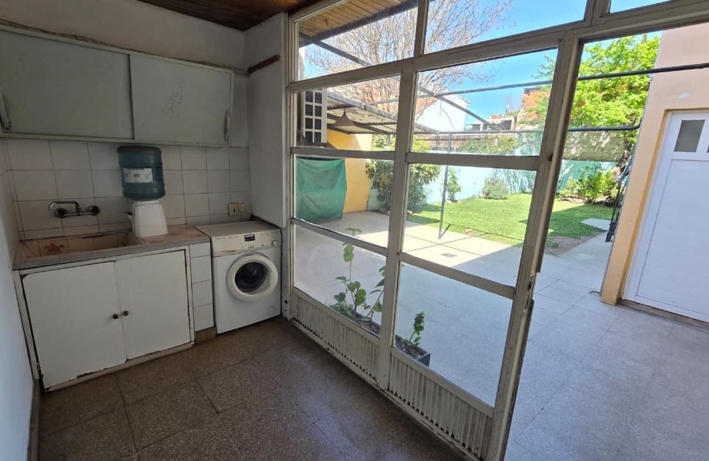 Foto de Excelente casa con parque, cochera e impecable dpto 2 amb. Ubicada en, imagen 4