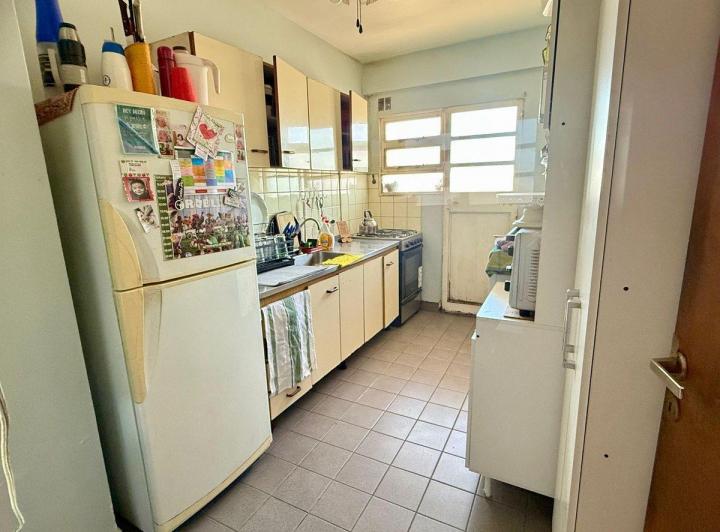 Venta Flores 5 amb. en torre con cochera. 5