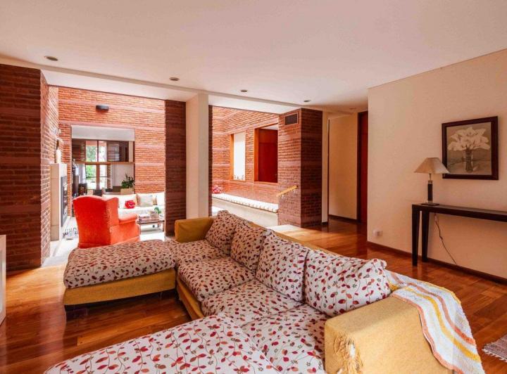 Venta Casa de 6 Ambientes, jardin,pileta,parrilla 4
