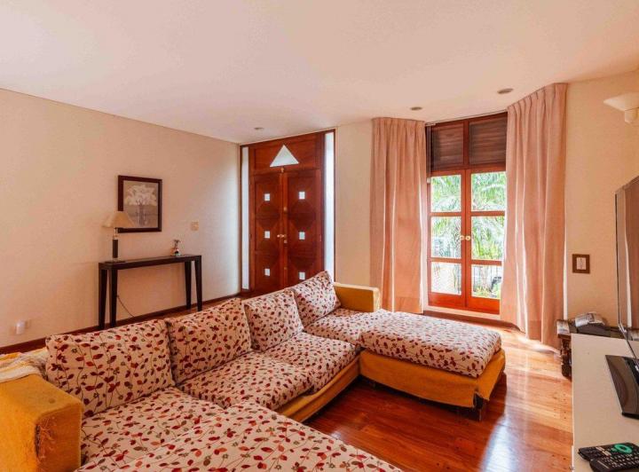Venta Casa de 6 Ambientes, jardin,pileta,parrilla 5